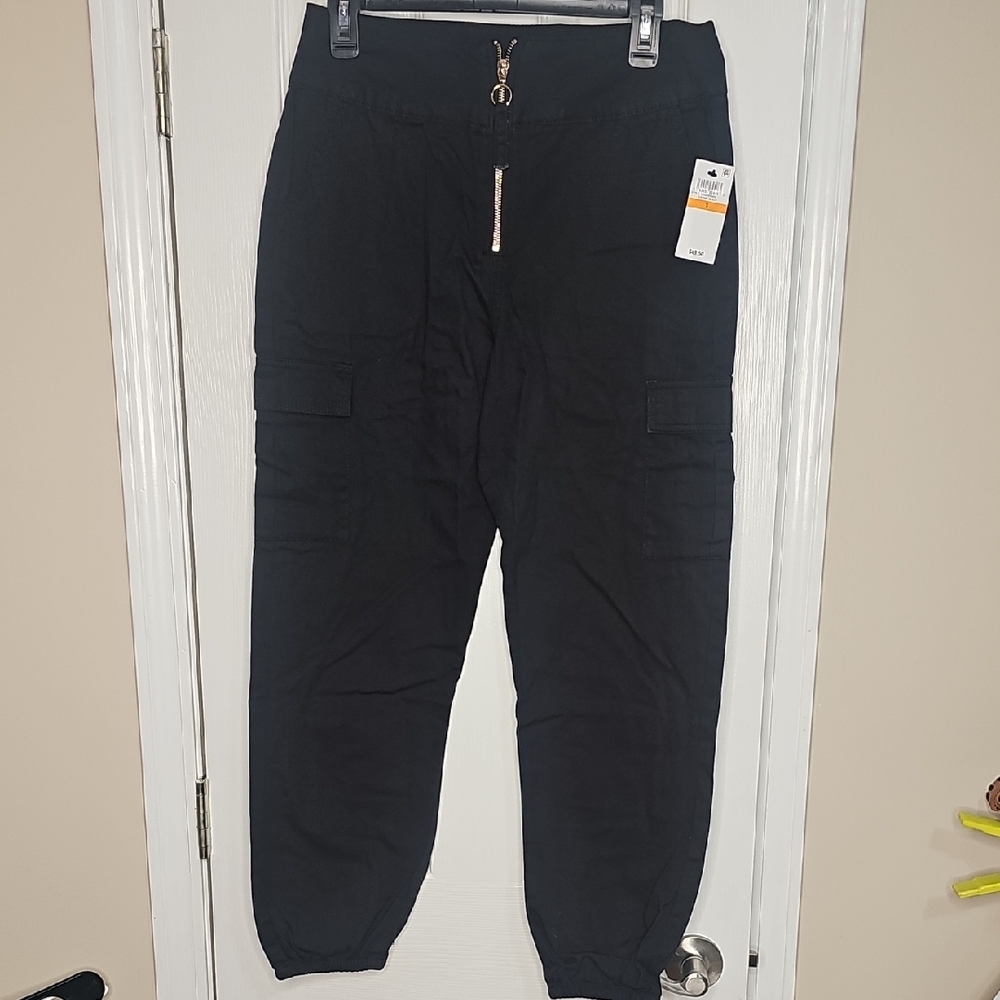 Material Girl Stylish Black Capri Pants Size 7